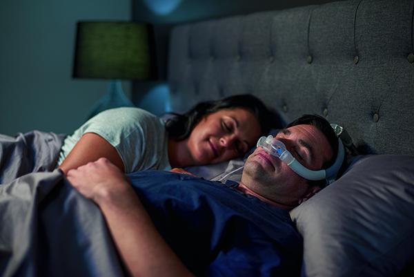 Man sleeping wearing AirFit™ N30i mask